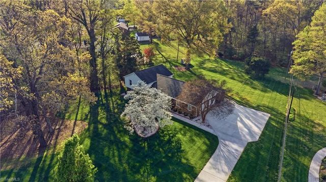 2005 Hunterwoods Drive, High Point, NC 27265