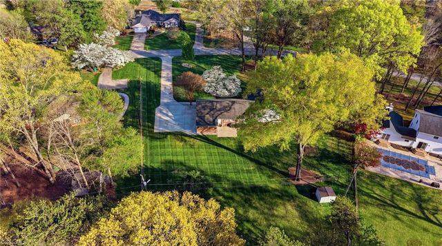 2005 Hunterwoods Drive, High Point, NC 27265