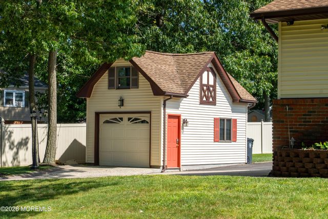 126 Shenandoah Boulevard, Toms River, NJ 08753