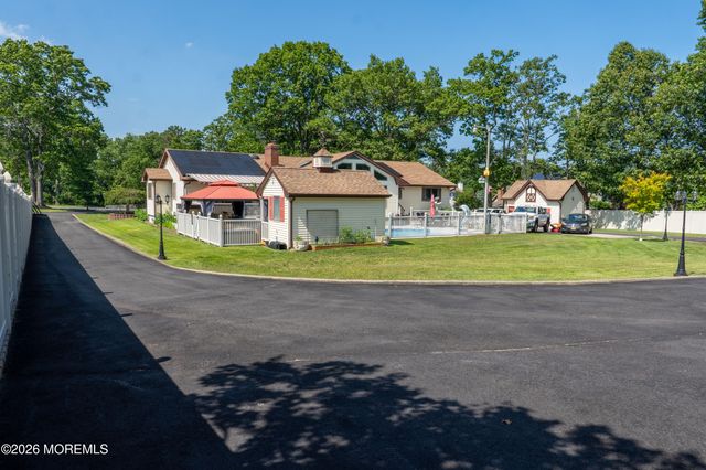 126 Shenandoah Boulevard, Toms River, NJ 08753