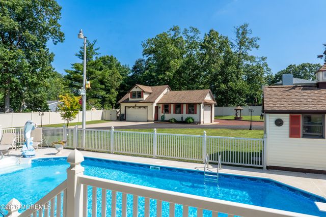 126 Shenandoah Boulevard, Toms River, NJ 08753