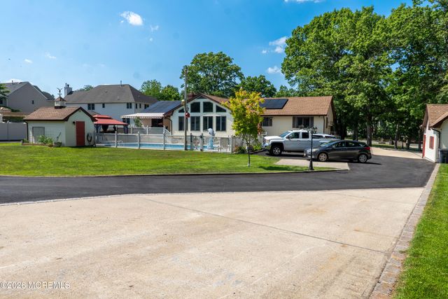 126 Shenandoah Boulevard, Toms River, NJ 08753