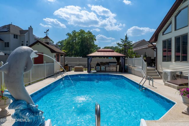 126 Shenandoah Boulevard, Toms River, NJ 08753