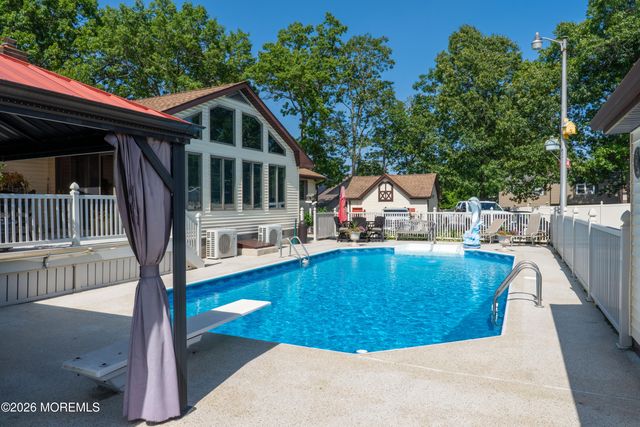 126 Shenandoah Boulevard, Toms River, NJ 08753