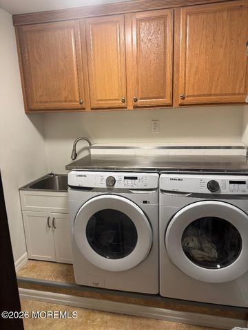 126 Shenandoah Boulevard, Toms River, NJ 08753