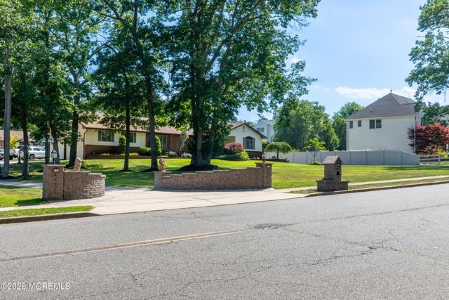 126 Shenandoah Boulevard, Toms River, NJ 08753