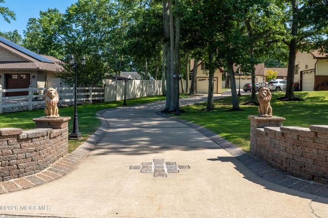 126 Shenandoah Boulevard, Toms River, NJ 08753