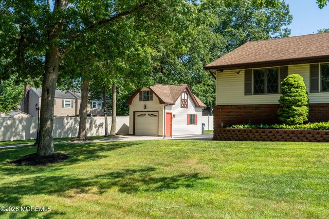 126 Shenandoah Boulevard, Toms River, NJ 08753