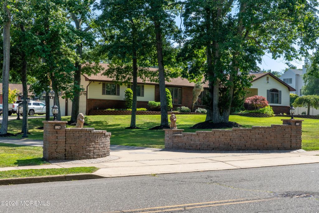 126 Shenandoah Boulevard, Toms River, NJ 08753