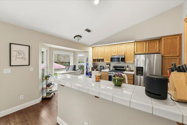 2010 Mineral Springs Dr, Roseville, CA 95747