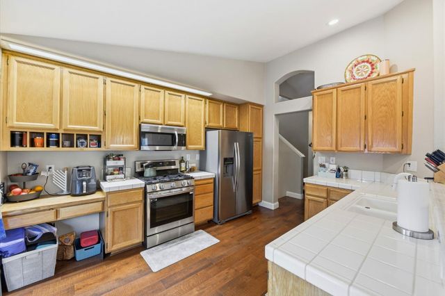 2010 Mineral Springs Dr, Roseville, CA 95747