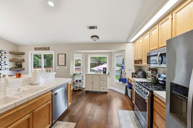 2010 Mineral Springs Dr, Roseville, CA 95747