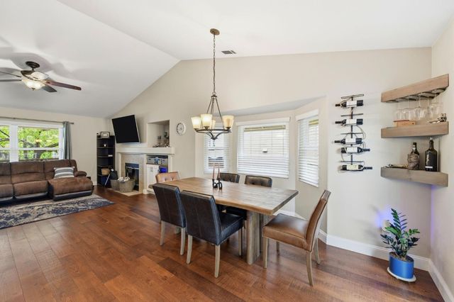 2010 Mineral Springs Dr, Roseville, CA 95747