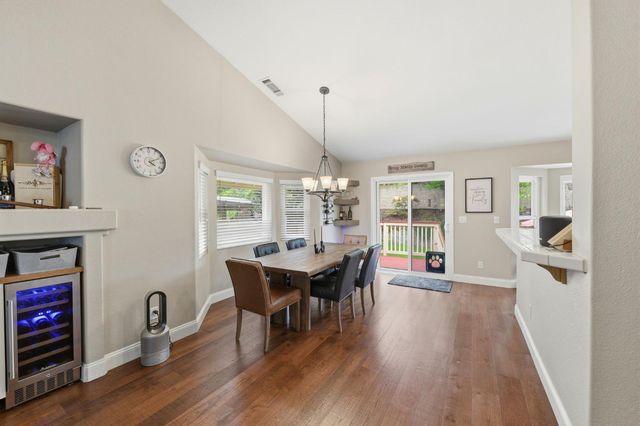 2010 Mineral Springs Dr, Roseville, CA 95747