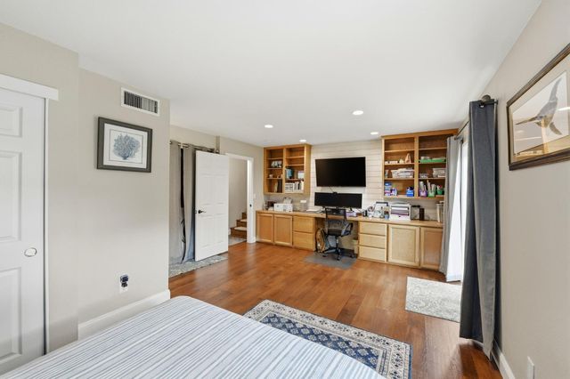 2010 Mineral Springs Dr, Roseville, CA 95747