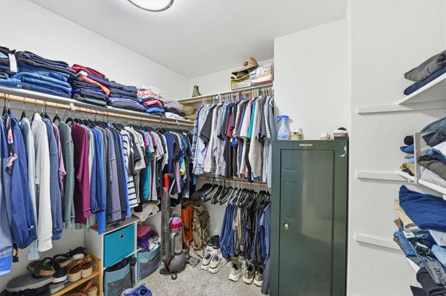 2010 Mineral Springs Dr, Roseville, CA 95747