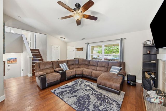 2010 Mineral Springs Dr, Roseville, CA 95747