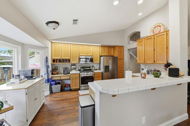 2010 Mineral Springs Dr, Roseville, CA 95747