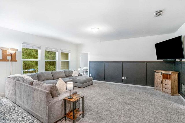 1066 Feldman Chase, Loganville, GA 30052