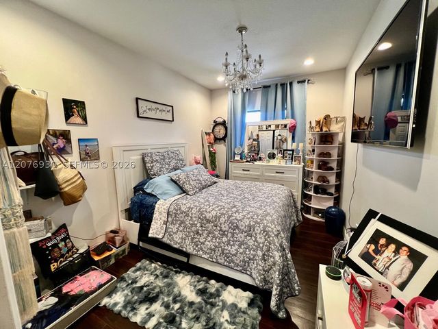 9271 NW 16th St, Pembroke Pines, FL 33027