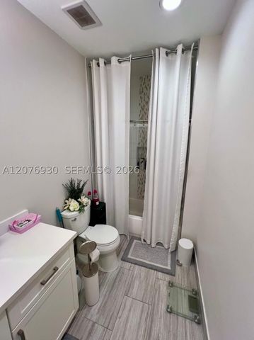 9271 NW 16th St, Pembroke Pines, FL 33027