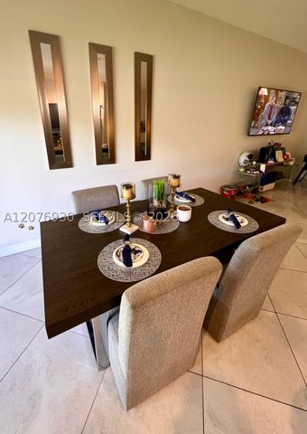 9271 NW 16th St, Pembroke Pines, FL 33027