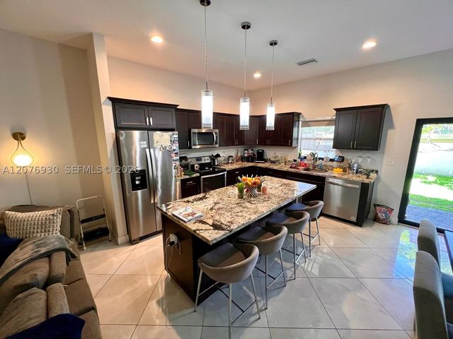 9271 NW 16th St, Pembroke Pines, FL 33027