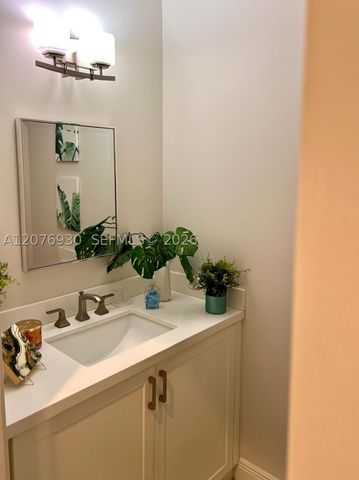9271 NW 16th St, Pembroke Pines, FL 33027