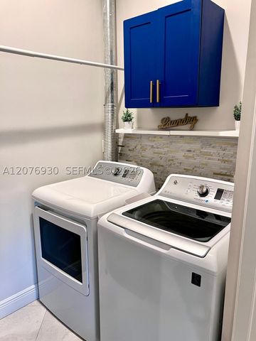 9271 NW 16th St, Pembroke Pines, FL 33027