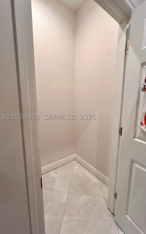 9271 NW 16th St, Pembroke Pines, FL 33027