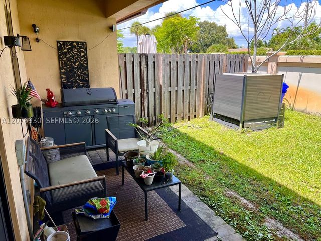 9271 NW 16th St, Pembroke Pines, FL 33027