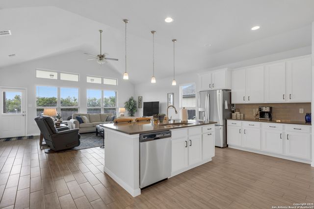 1048 Buffalo Grove, New Braunfels, TX 78130