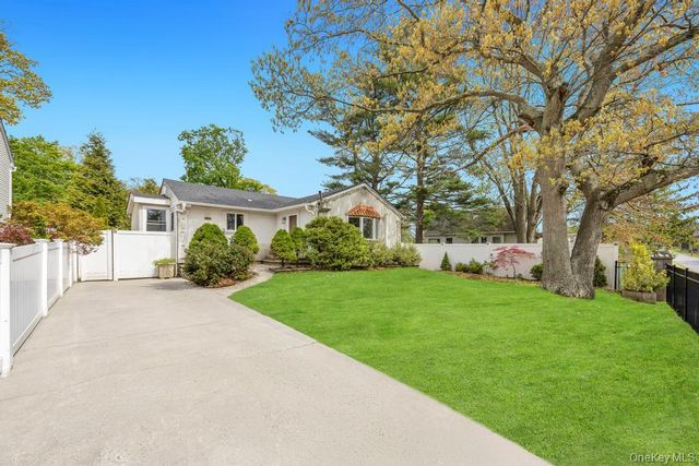 175 N 25th Street, Wheatley Heights, NY 11798