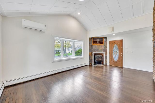 175 N 25th Street, Wheatley Heights, NY 11798
