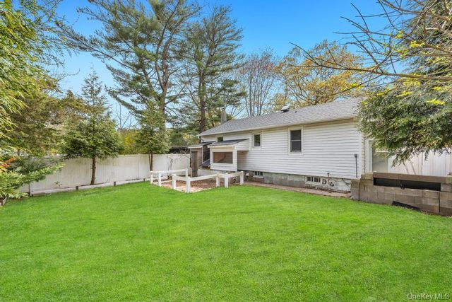 175 N 25th Street, Wheatley Heights, NY 11798