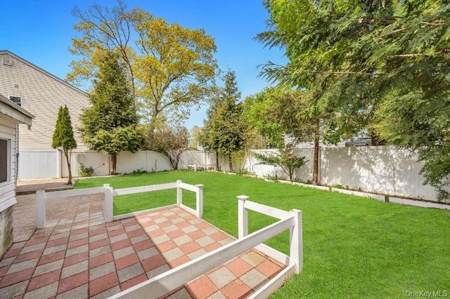 175 N 25th Street, Wheatley Heights, NY 11798