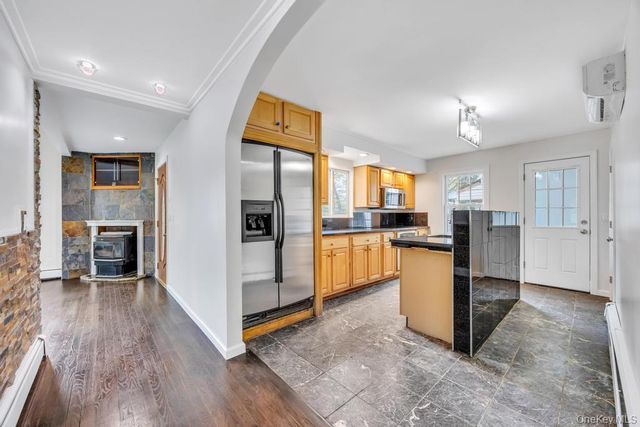 175 N 25th Street, Wheatley Heights, NY 11798