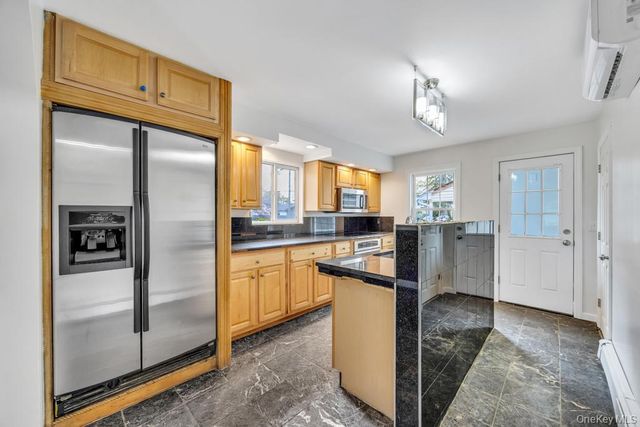 175 N 25th Street, Wheatley Heights, NY 11798