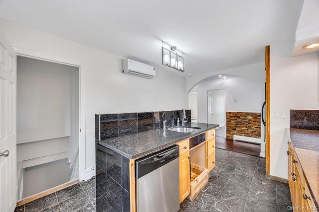 175 N 25th Street, Wheatley Heights, NY 11798