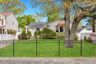 175 N 25th Street, Wheatley Heights, NY 11798