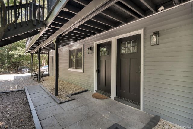 644 Bread And Cheese Hollow Road, Northport, NY 11768