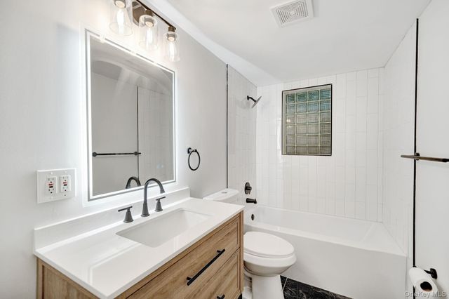 644 Bread And Cheese Hollow Road, Northport, NY 11768