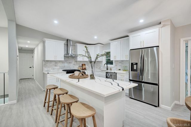 644 Bread And Cheese Hollow Road, Northport, NY 11768