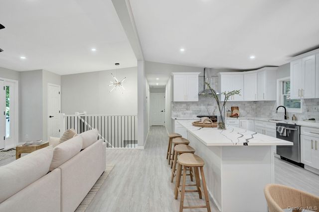 644 Bread And Cheese Hollow Road, Northport, NY 11768