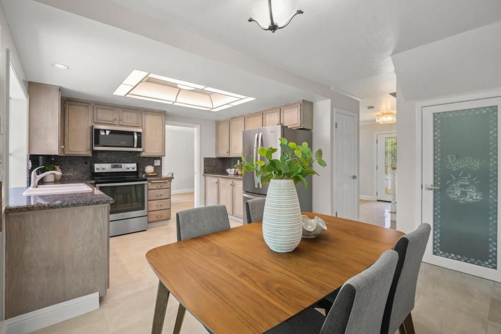 Image 20 of property listing at 1092 Fuchsia Drive, Sunnyvale, CA 94086