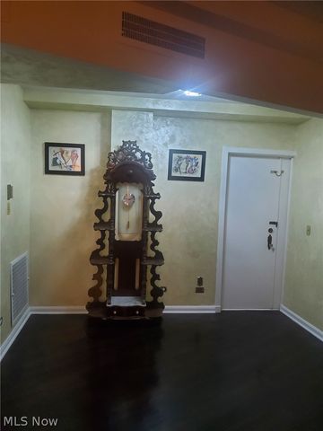 13800 Fairhill Road 101, Shaker Heights, OH 44120