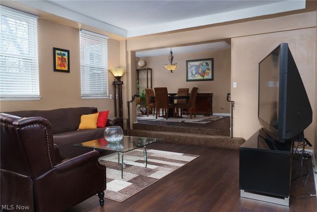 13800 Fairhill Road 101, Shaker Heights, OH 44120