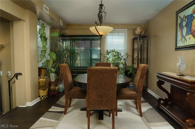 13800 Fairhill Road 101, Shaker Heights, OH 44120