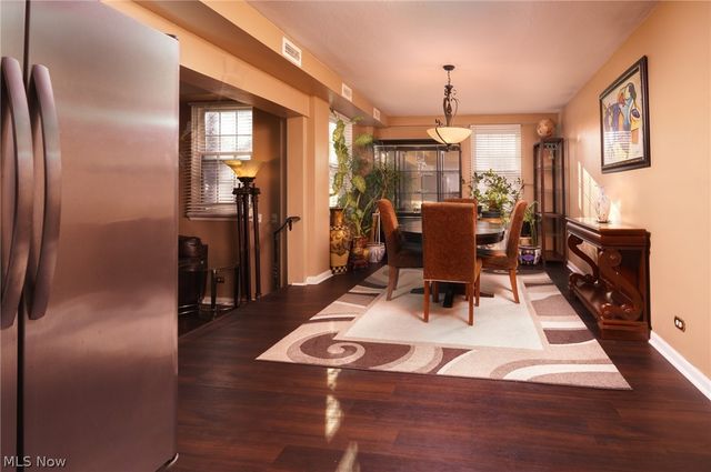 13800 Fairhill Road 101, Shaker Heights, OH 44120