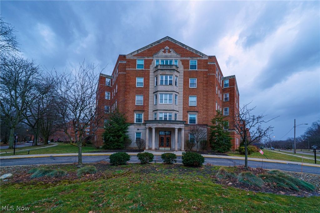 13800 Fairhill Road 101, Shaker Heights, OH 44120